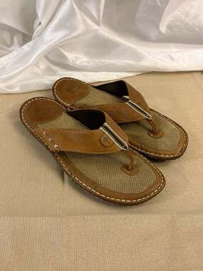 Margaritaville Soles of the Tropics Men's Leather Flip Flop Sandals